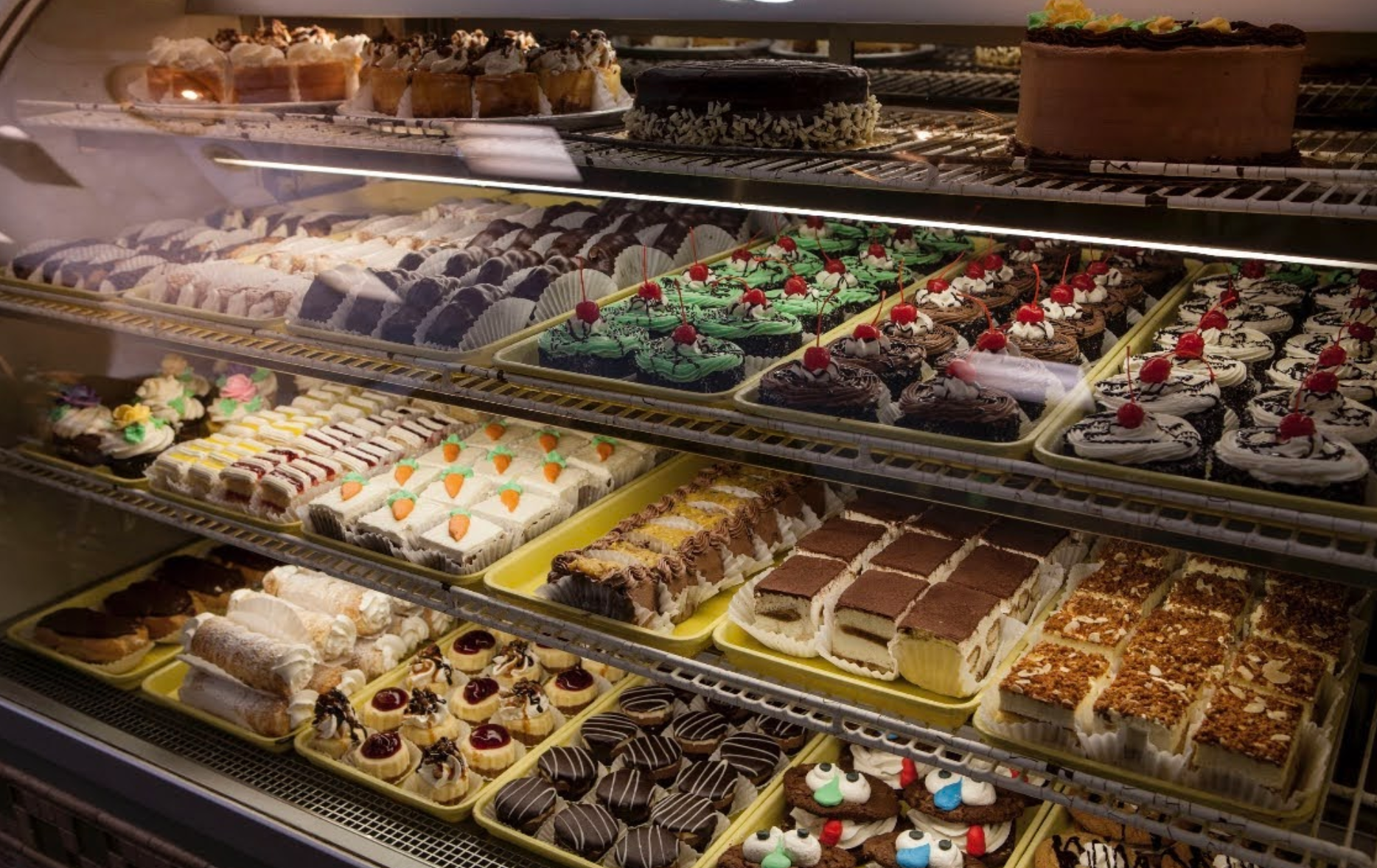 Macri's Ultimate Pastry Box, image size:1868x1178